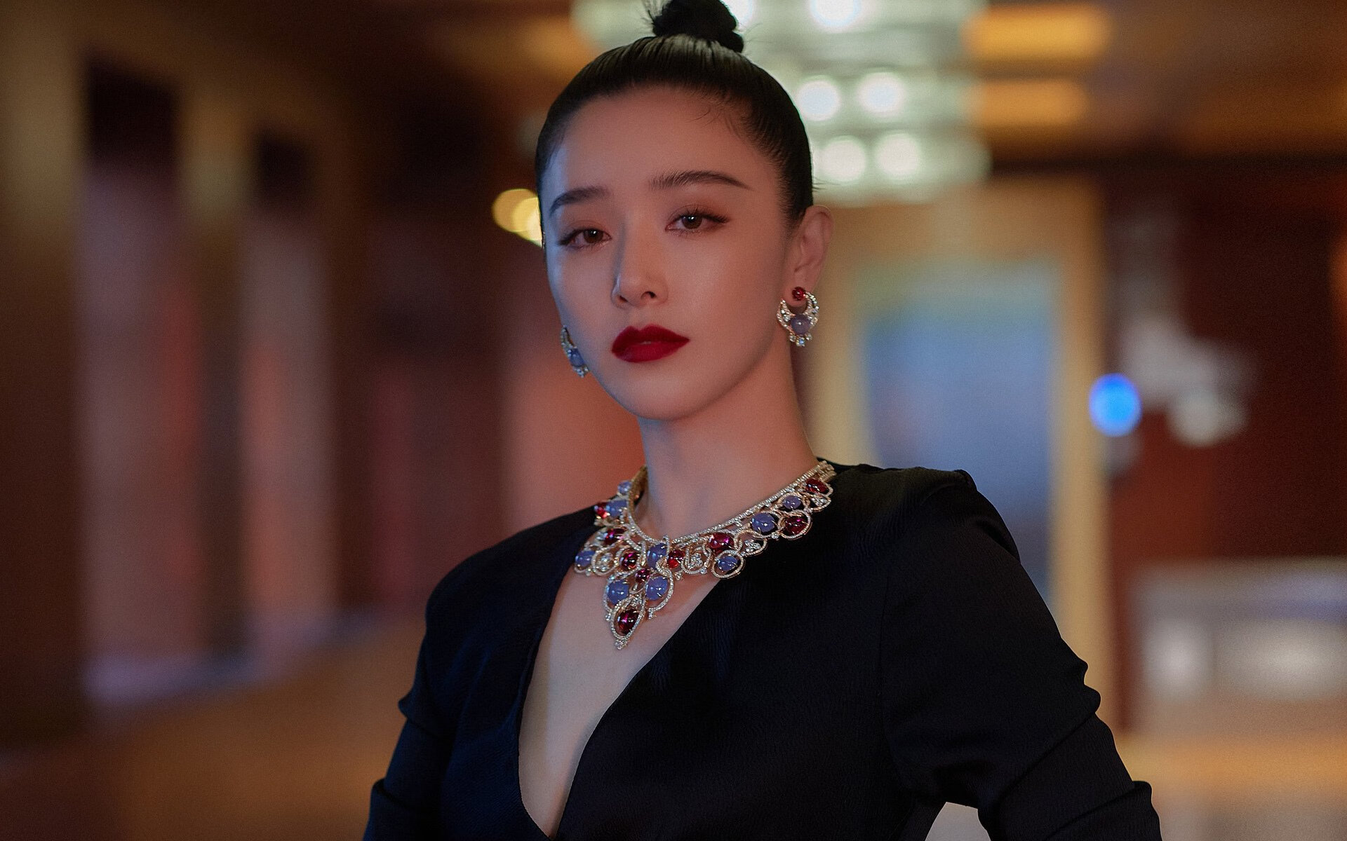 孤星闪耀伊斯坦布尔，李刚仁在丝路足球的十字路口扛起全队