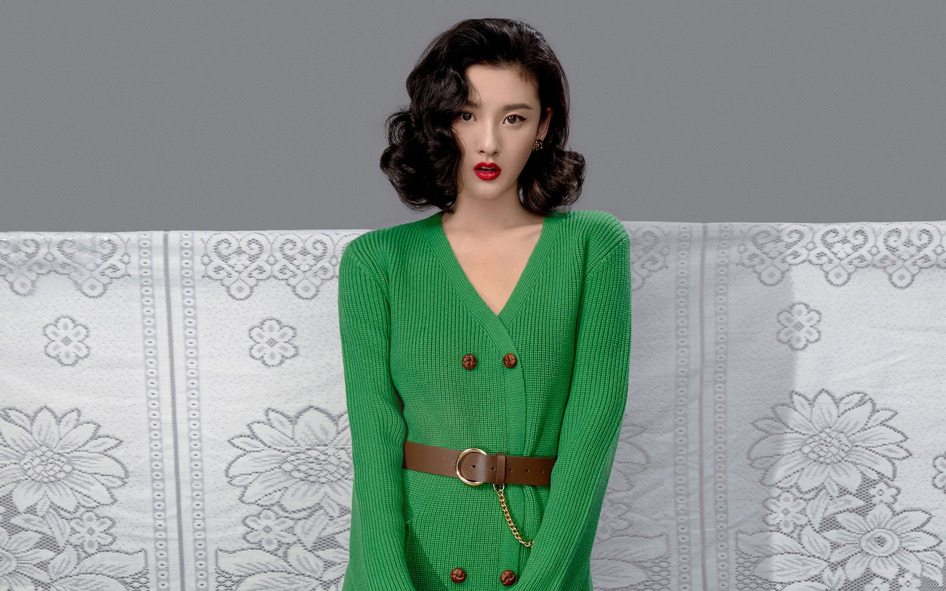 跨洋对决，拉文连续得分引爆全场，活塞客场打穿上海队